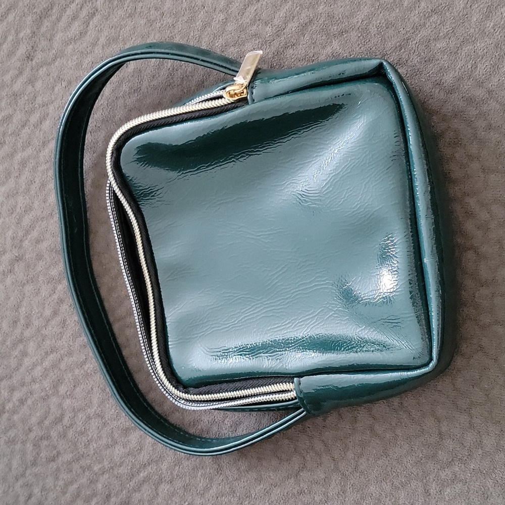 Sephora Play makeup cosmetics green pouch